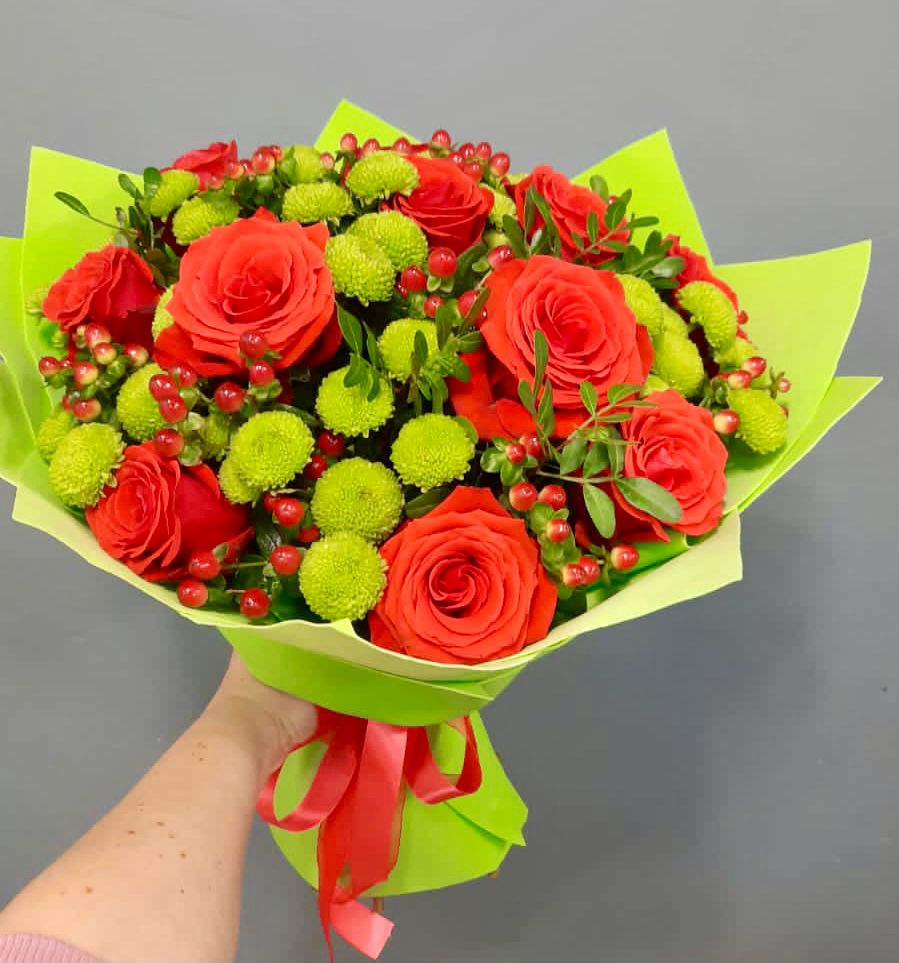 Букет цветов из: Хризантемы и Розы в Киргиз-Мияки