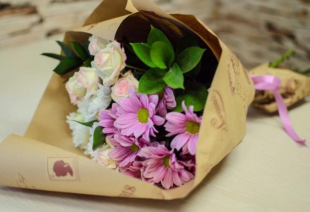 Букет цветов из: Розы и Хризантемы в Киргиз-Мияки