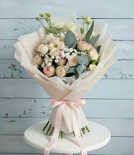 Букет цветов из:  Розы и Лизиантусы в Киргиз-Мияки