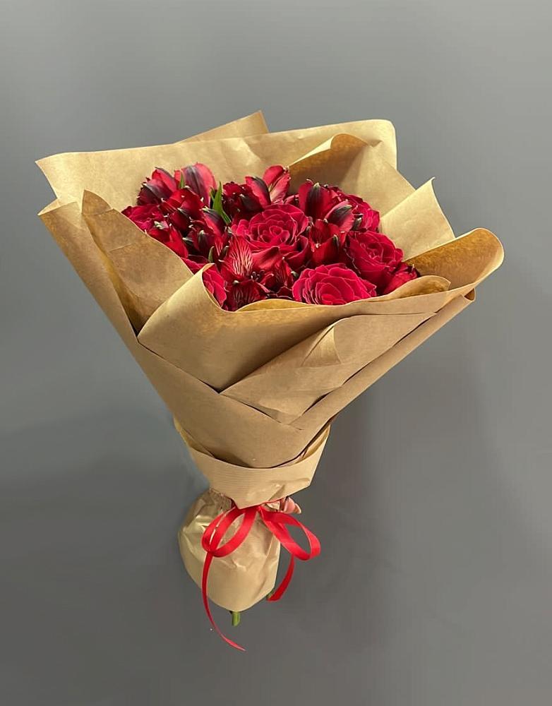 Букет цветов из: Альстромерии и Розы в Киргиз-Мияки