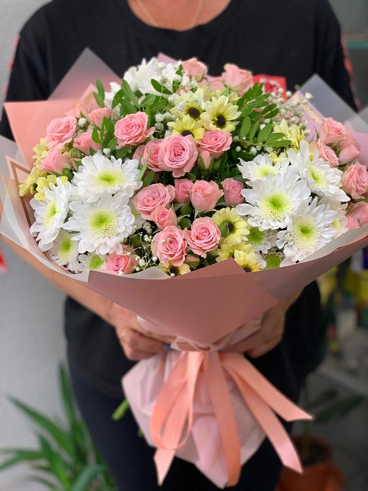 Букет цветов из: Розы и Хризантемы в Киргиз-Мияки