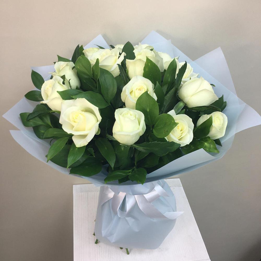 Букет 15 Белых роз Проуд в Киргиз-Мияки