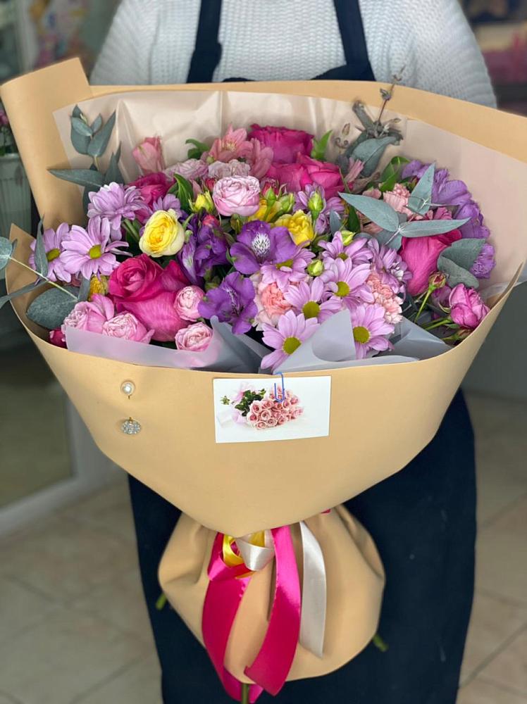 Букет цветов из: Хризантемы, Гвоздики и Альстромерии в Киргиз-Мияки