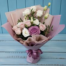 Букет цветов из:  Розы и Лизиантусы в Киргиз-Мияки