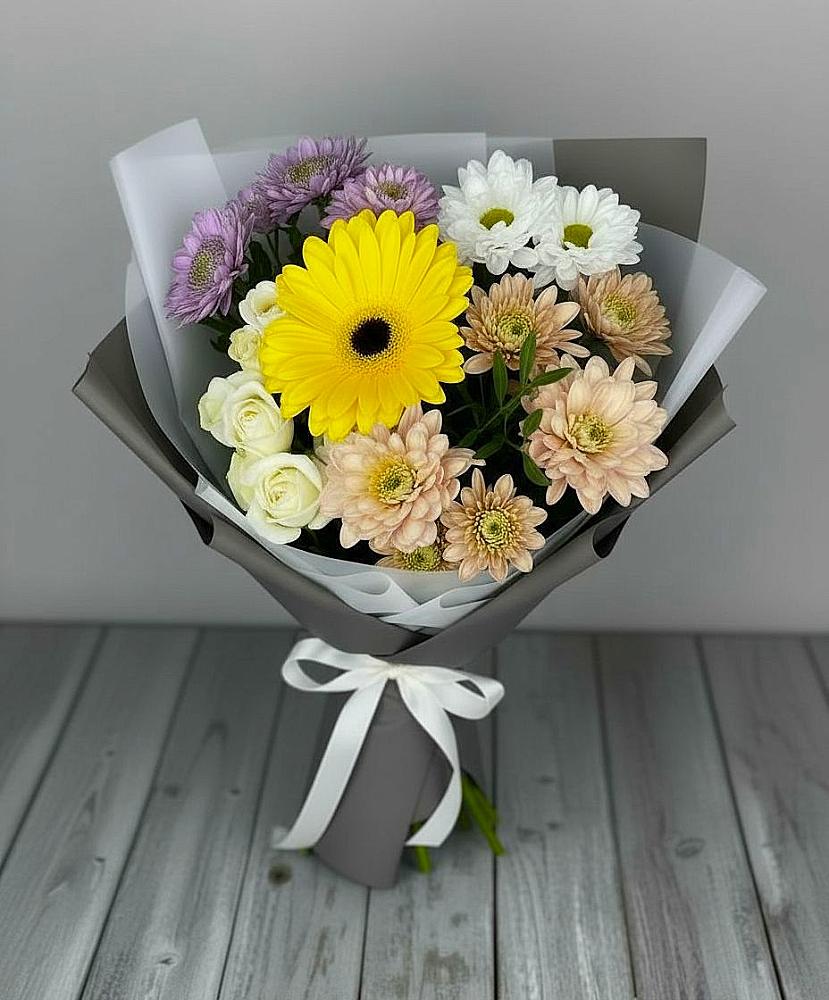 Букет цветов из: Розы, Герберы и Хризантемы в Киргиз-Мияки