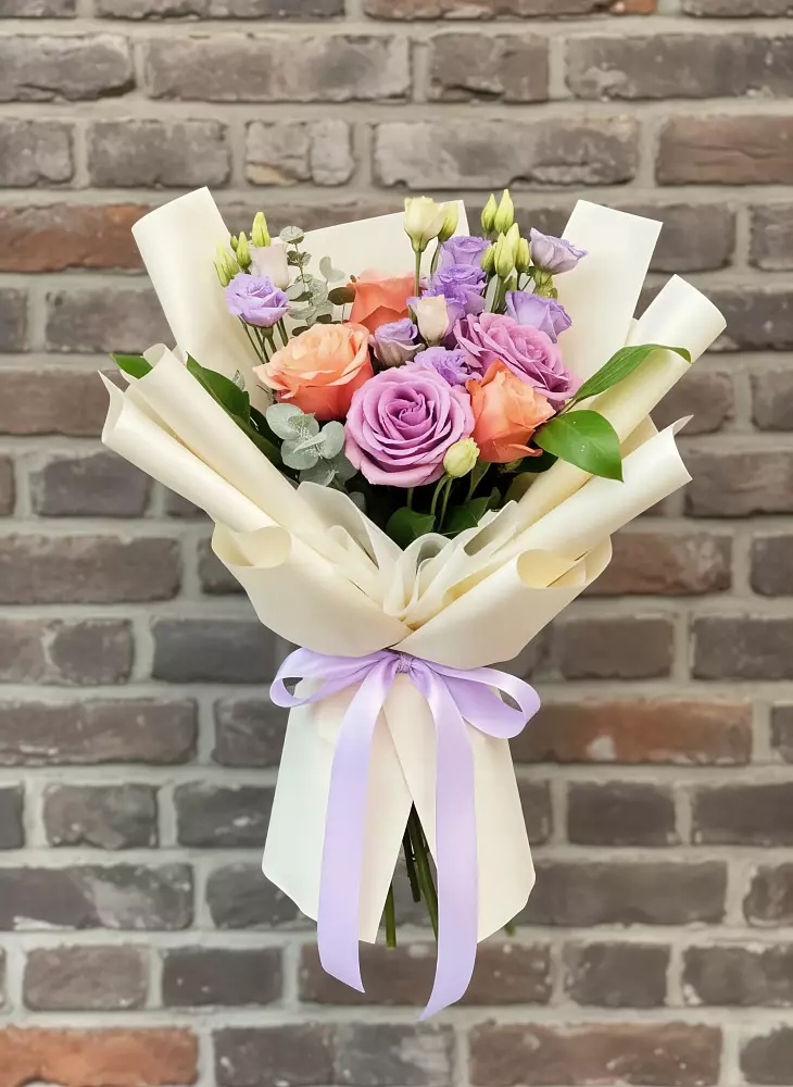Букет цветов из: Лизиантусы и Розы в Киргиз-Мияки