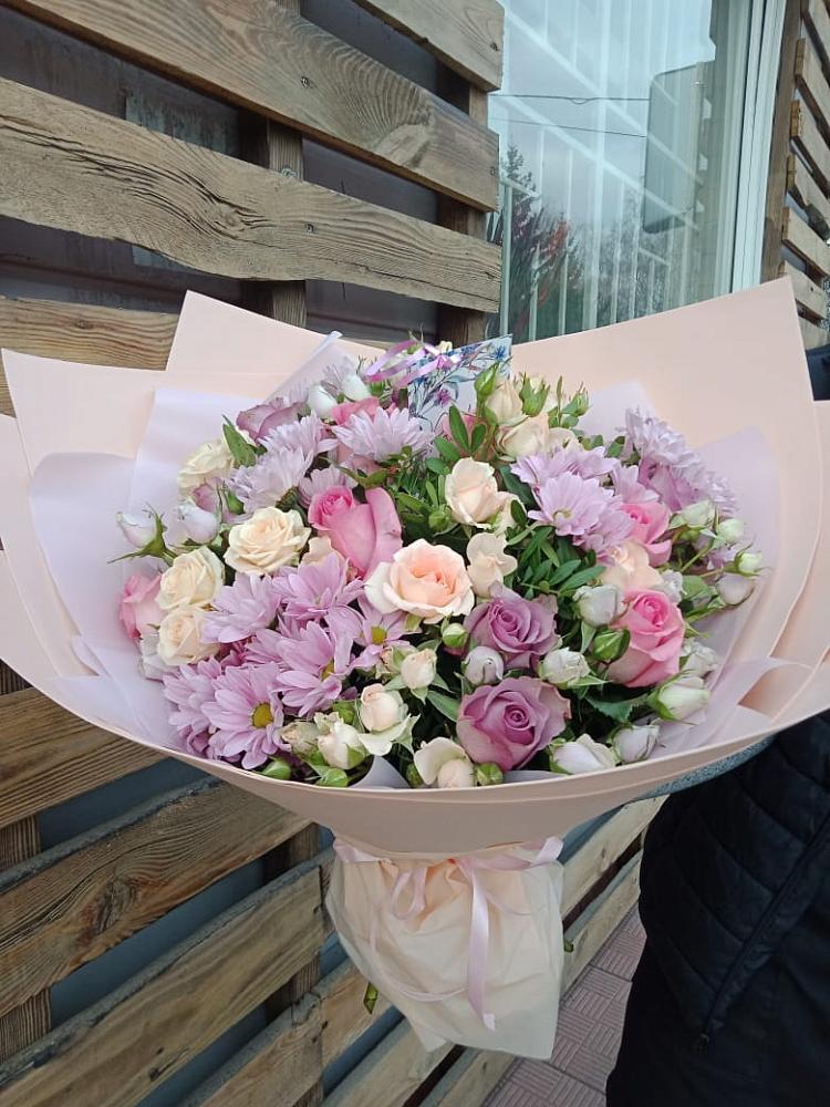 Букет цветов из: Розы и Хризантемы в Киргиз-Мияки