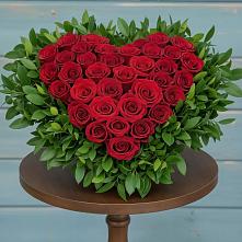 Цветочная композиция из Розы в виде сердца в Киргиз-Мияки