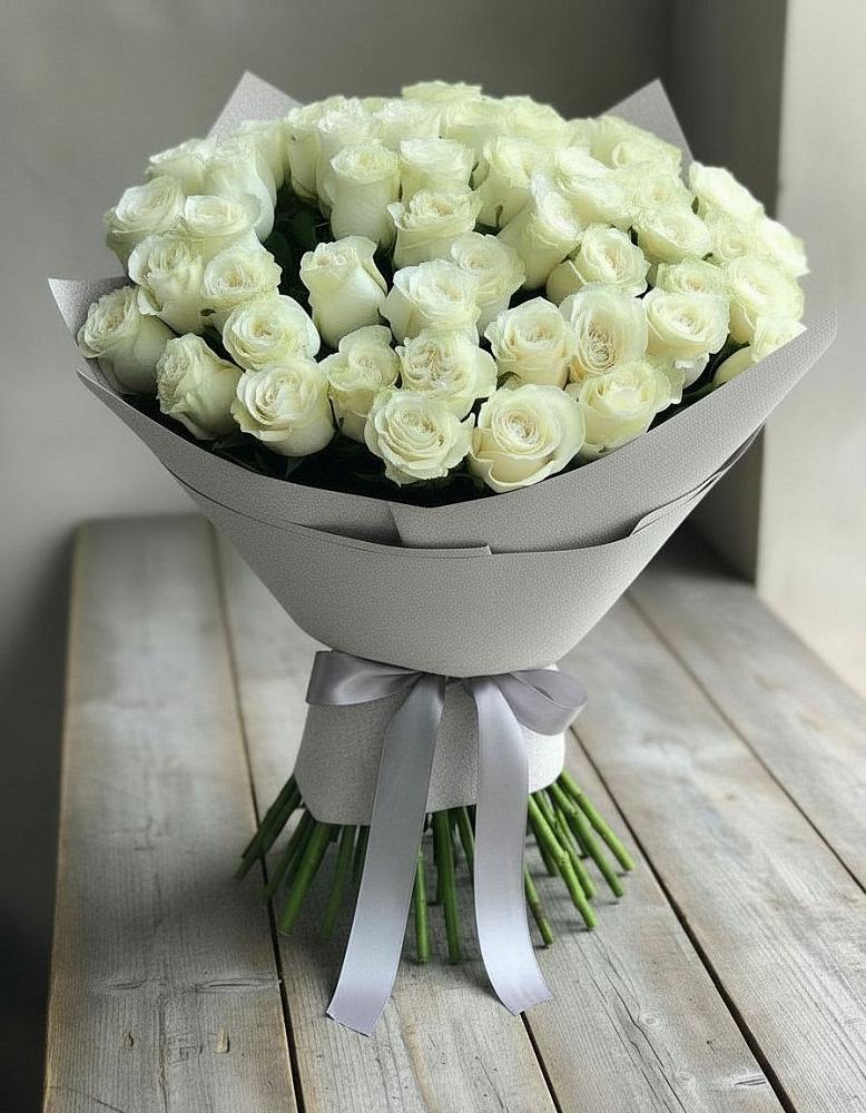 Букет 35 Белых роз в Киргиз-Мияки