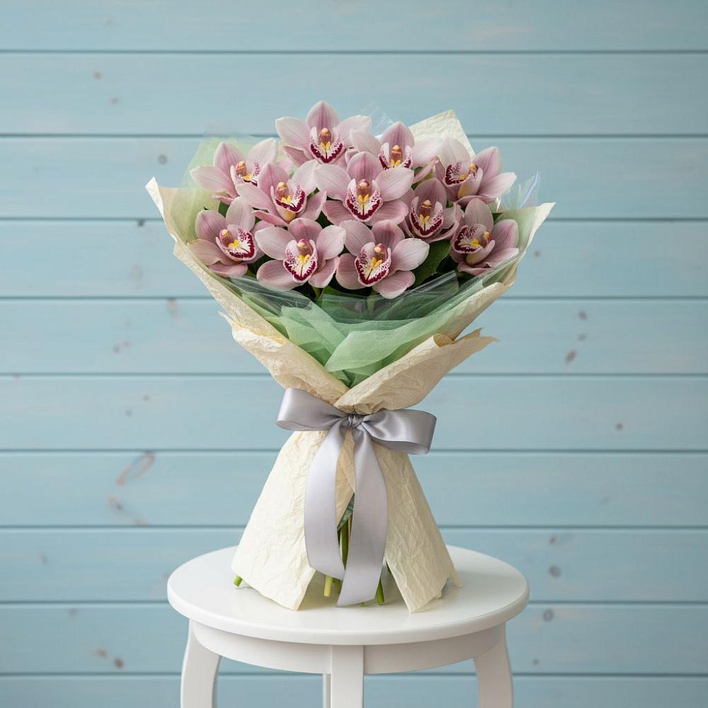 Букет цветов из: Орхидеи и Розы в Киргиз-Мияки