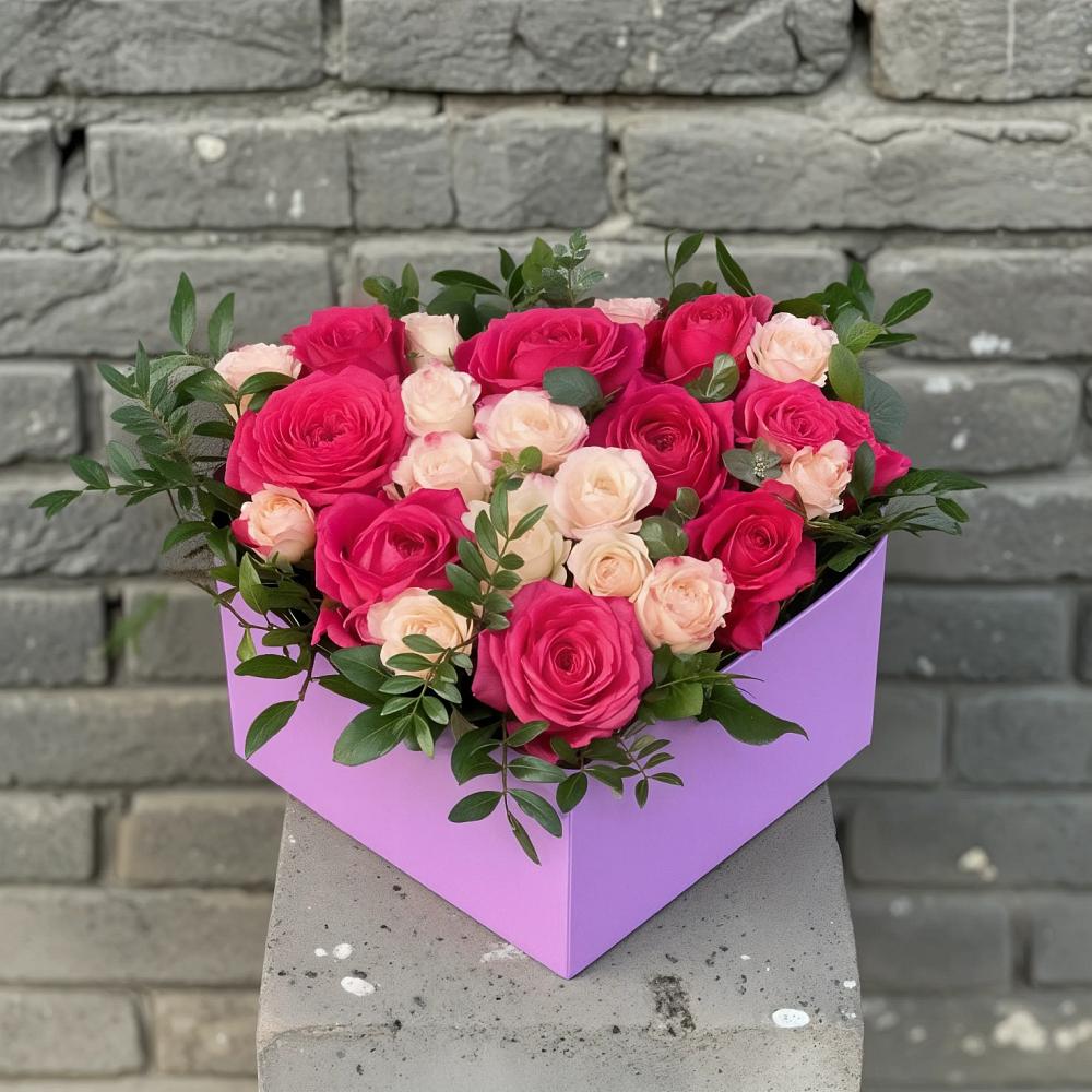 Цветочная композиция из Розы в коробке в Киргиз-Мияки