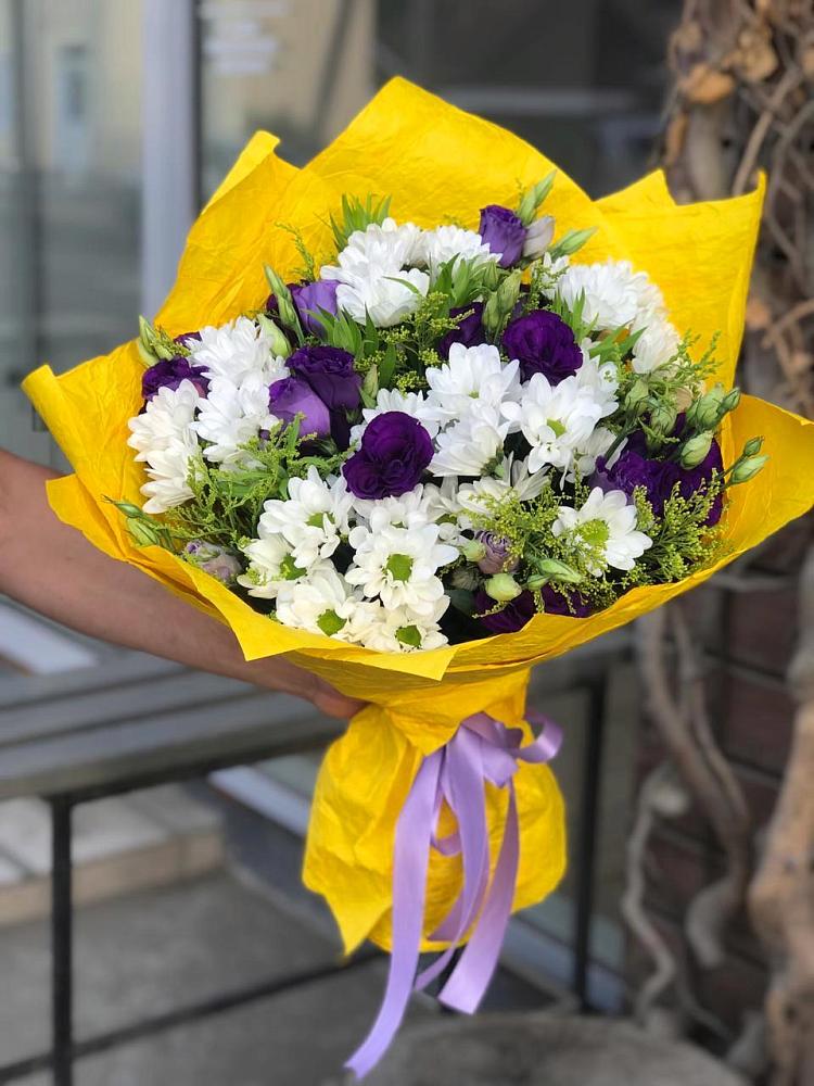 Букет цветов из: Ирисы, Хризантемы и Ромашки в Киргиз-Мияки