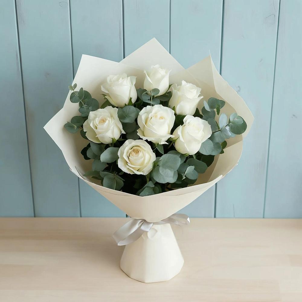 Букет Белые розы в Эвкалипте в Киргиз-Мияки
