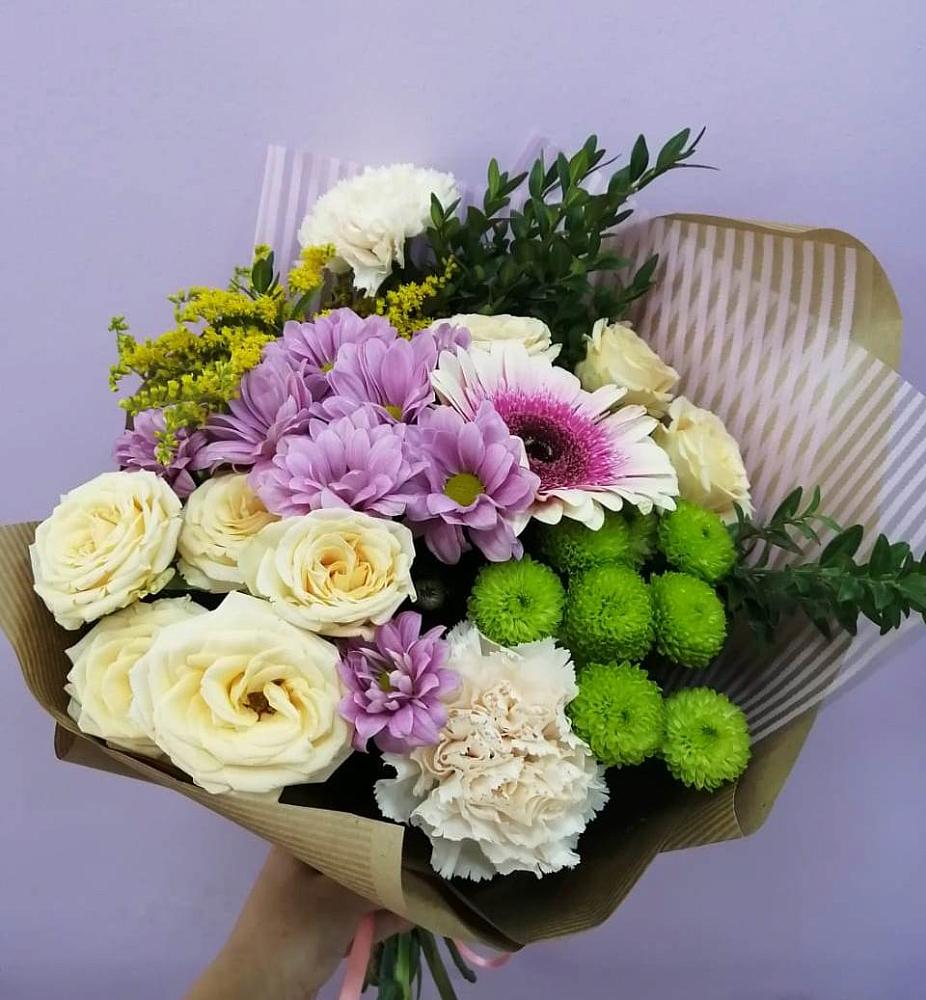 Букет цветов из: Хризантемы, Розы, Гвоздики и Герберы в Киргиз-Мияки