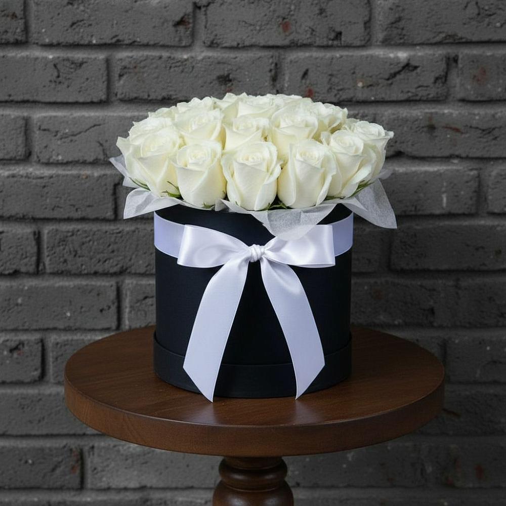 Цветочная композиция из Розы в шляпной коробке в Киргиз-Мияки