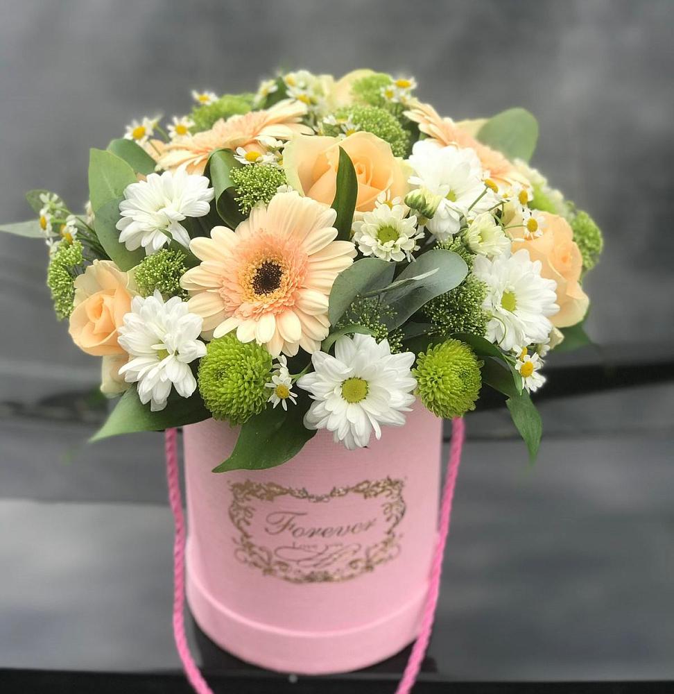 Цветочная композиция из Розы, Герберы и Хризантемы в шляпной коробке в Киргиз-Мияки