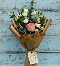 Букет цветов из:  Розы и Лизиантусы в Киргиз-Мияки