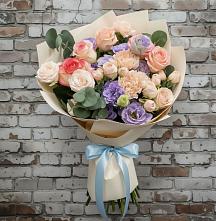 Букет цветов из:  Розы, Лизиантусы и Гвоздики в Киргиз-Мияки