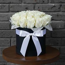 Цветочная композиция из Розы в шляпной коробке в Киргиз-Мияки