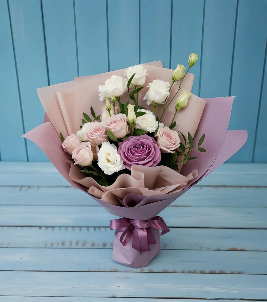Букет цветов из: Розы и Лизиантусы в Киргиз-Мияки